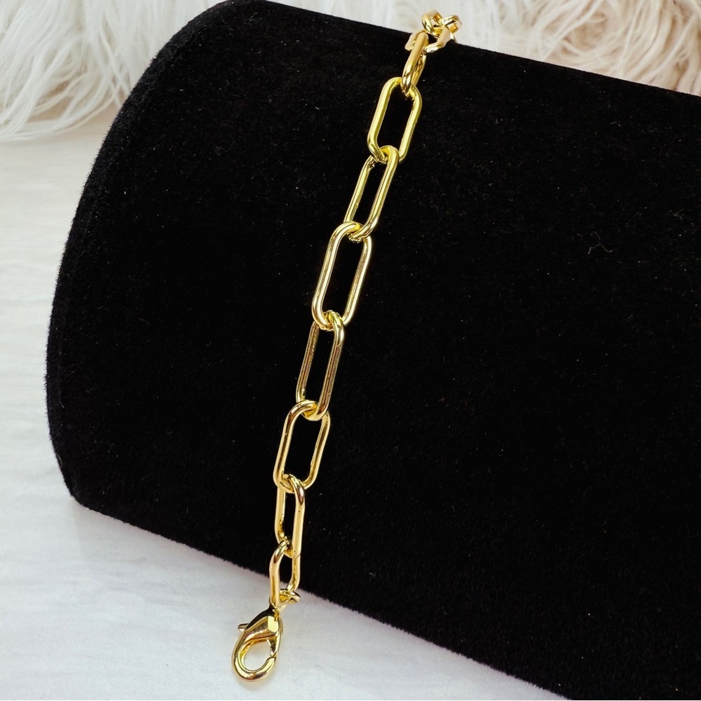 Elegant Lightweight Goldtone Chain Bracelet